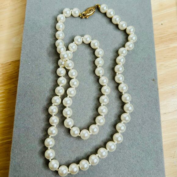 Vintage Light Cream Tone Faux Pearls Single Strand Hand Knotted Necklace - Picture 2 of 3